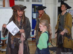 likespancakes:  brain-food:obliviousunction:   When nine-year-old Beatrice Delap wanted to organise a mutiny against her teachers, she knew who to call on. And it took just one letter to enlist the aid of the world’s most famous pirate: Captain Jack