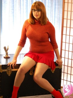 fuckyeahgeekgirls:  licentiousjerk:  The quickest way to get your photo on my tumblog? Put Velma in it!  Yup, works every time. 