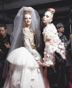 Vlada Roslyakova &amp; Tanya Dziahileva backstage Christian Lacoix Spring 2009 Haute Couture