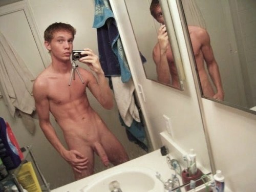 Hung ginger twink in the mirror.