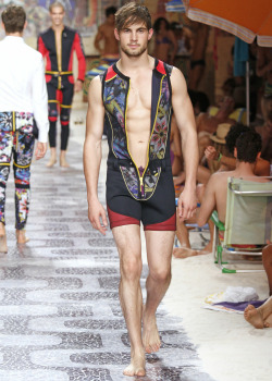 Queer Avenue