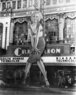 la putain enorme Criterion cinema, Oklahoma, February 1953via: dougdawg