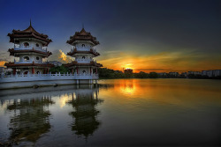 njoi:  Sunset at Singapore Chinese Garden