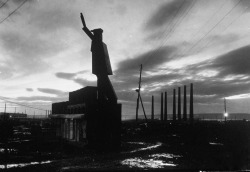 Магнитогóрск, Chelyabinsk Oblast, USSR Magnitogorsk (roughly translated as magnet-mountain city), was destined to be a showpiece of Soviet achievement.Workers were promised a &lsquo;garden city&rsquo; away from industry, they got barracks