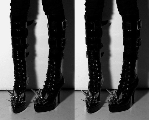 talithawalakutty:  whenever I have the money I want to buy another pair of 8 inch pleaser platform boots and add something like this 