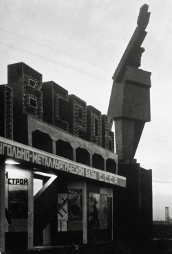 Магнитогóрск  |  Magnitogorsk, Chelyabinsk Oblast, USSR photo of a massive statue of a robot in a salute pose on the outskirts of the city; by Margaret Bourke-White for LIFE, 1931 | #2  #3