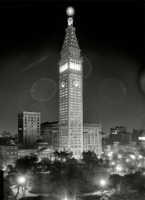 ratak-monodosico:  New York City circa 1910. “Metropolitan Life Insurance Company building at night.” Note the 10-minute exposure time as recorded by the clock. Detroit Publishing Company. View full size.  http://www.shorpy.com  