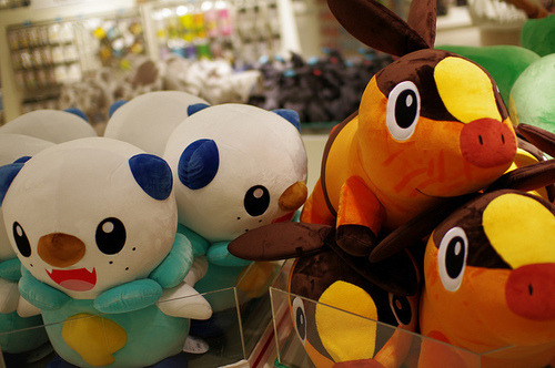 rabbithugs:  forfutureskies:  aaahh i want them so bad ; u ;  ME TOOOOOOO  i have the mijumaru  unless these are the 1/1 size ones, then i do not. (theyre like 3 feet tall)