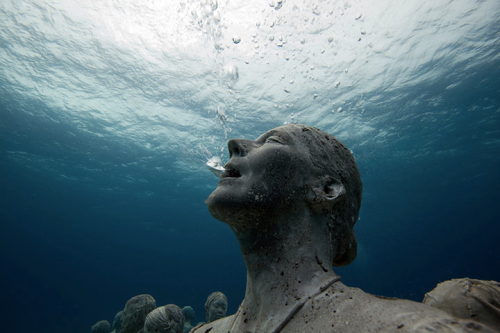 undr:  by Jason deCaires Taylor - Sunk to the bottom of the seabed are 350 human forms – cast from r