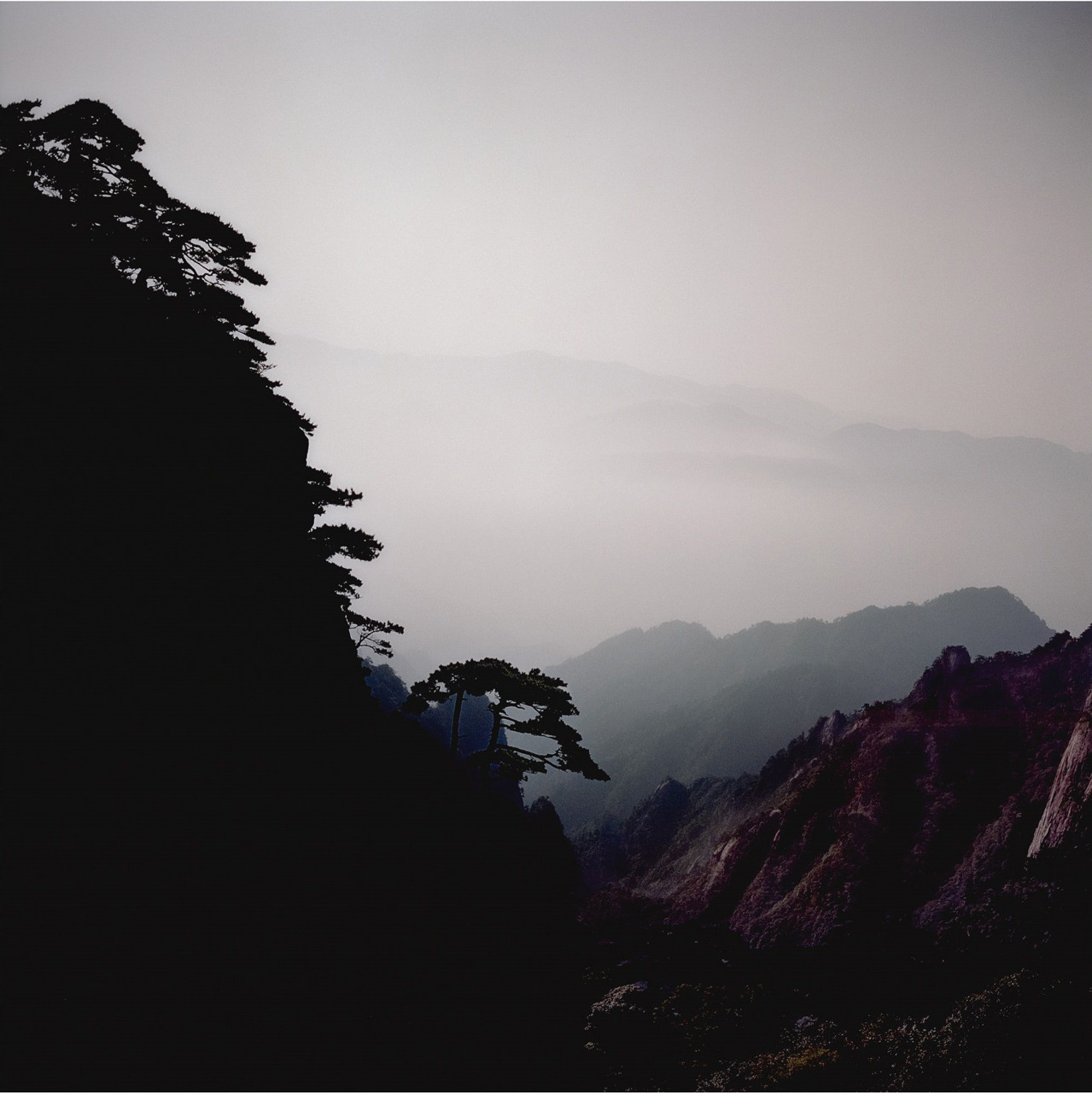 Fullmoon @ The Sea of Clouds photo by Darren Almond, Fullmoon series, China 2008