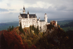 yesterdays2morrow:  neuschwanstein castle schloss fall colors (by mbell1975) Amanda, I found us a castle ;) 
