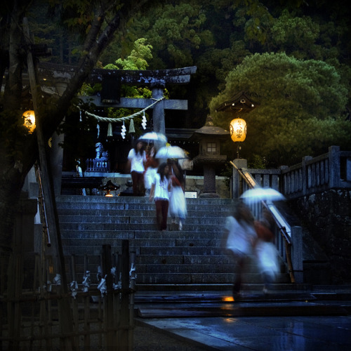 omochiwokudasai:  Paseo nocturno por Takayama (by Daniel FD)
