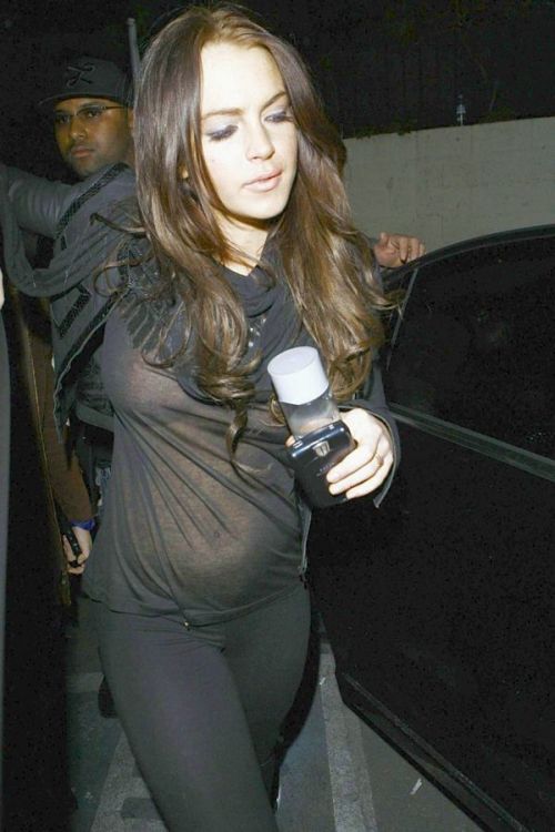dungabunga:  Lindsay Lohan in another see thru shirt!