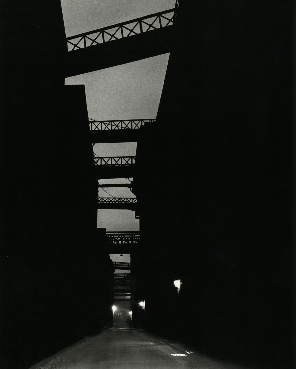 liquidnight:  Bill Brandt Shad Thames, 1939 From The Photography of Bill Brandt 
