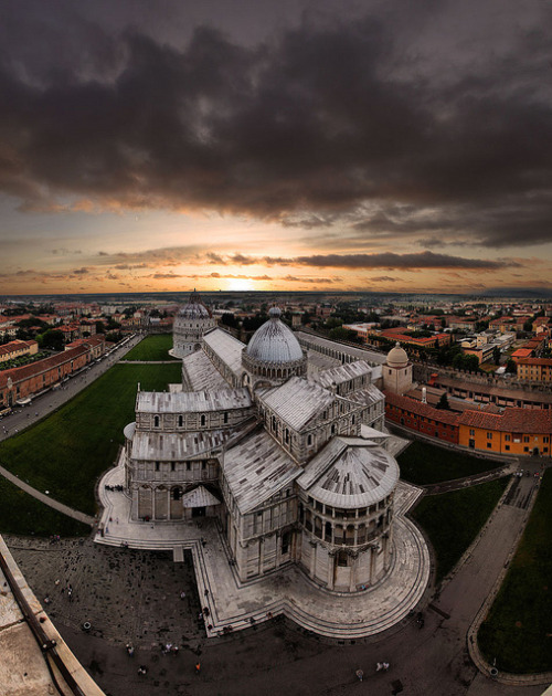 Sunset over the Piazza dei Miracoli, Pisa, Italy, Europe© Gaston Batistini