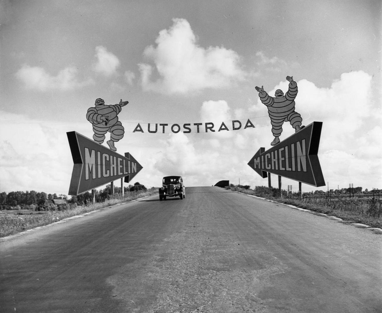 Michelin man billboards, Torino-Milano autostrada photo by Alfred Eisenstaedt, 1947