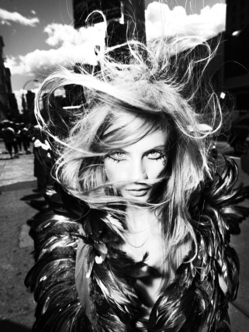 lybyly:  V Magazine - “Uptown & Down” by Mario Testino. 