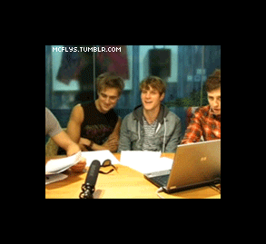 prada-iswhatshewears:  tommcfly:  mcflypaty:  &lt;3  trying to make harry jealous!