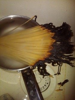 coelasquid:  beesmygod:  quixotic-gash:  I was boiling pasta and I managed to set it on fire…    This is the most impressive cooking fuckup I’ve seen since my friend set tomato soup on fire. 