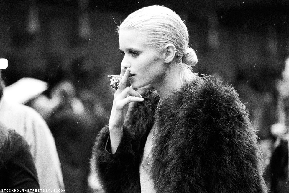 suicideblonde:  Abbey Lee Kershaw during Paris Fashion Week I love that her ring