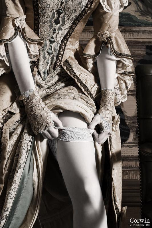 whatshewanted:  It’s delightful, it’s delicious, it’s de-lovely.  ~ Cole Porter