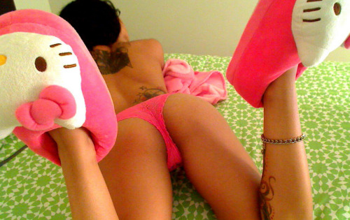 mobbitch:  i want these slippers!!!!!