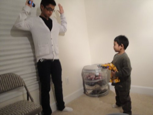 skeetbucket:  This thug chasin’ me.  LOLOLOLOL. i have that chair. >.<