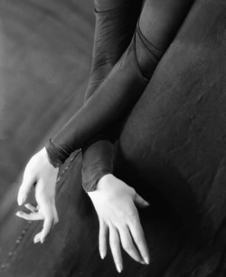 luzfosca:  delightfuldelicious: The Hands of Tilly Losche 