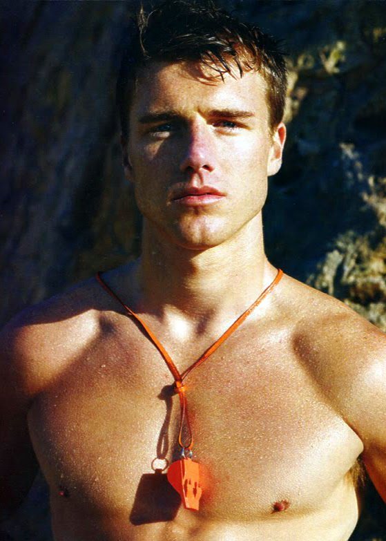 chrisbifrance: Nice torso.yellowasian:  Charlie Scheerer | Aldo Rossi  