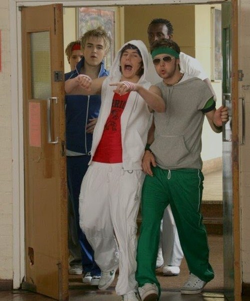 myheartformcfly:  Harry lololol velho, e esse dougie? 