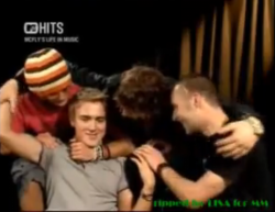 mcflysupercity1:  group hug <3 suruba