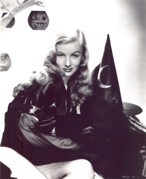 prettyactress:  Veronica Lake as Jennifer in I Married a Witch (1942)