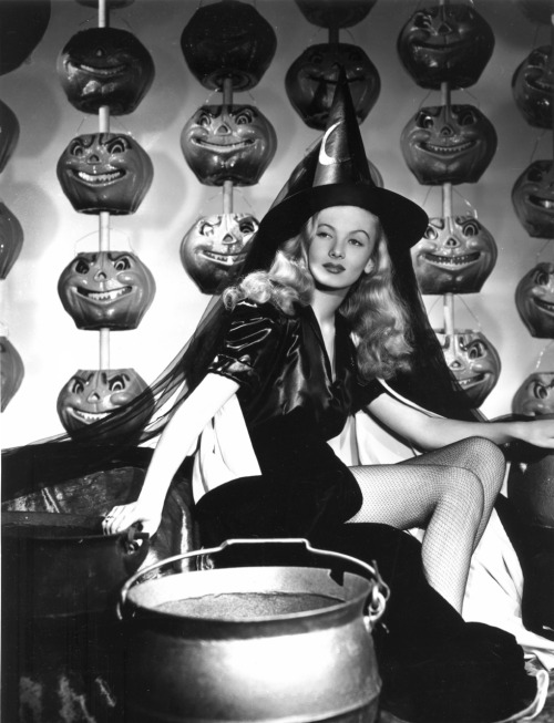 Veronica Lake as Jennifer in I Married a Witch (1942)