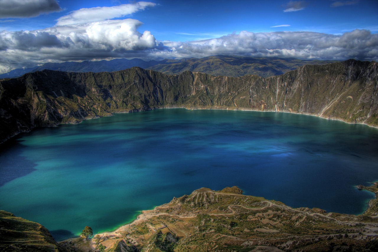 fuckyeahgeography:  Lake Quilotoa: Ecuadorian AndesSource: Kevin Labianco