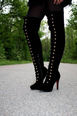 crazysexydiva:  OMGOOODNESS!!!!!! I saw boots