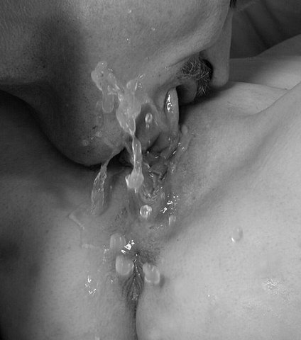 dreamsiwouldliketolive:  I so want this to happen while I’m tonguing a woman. crazyaboutcum: