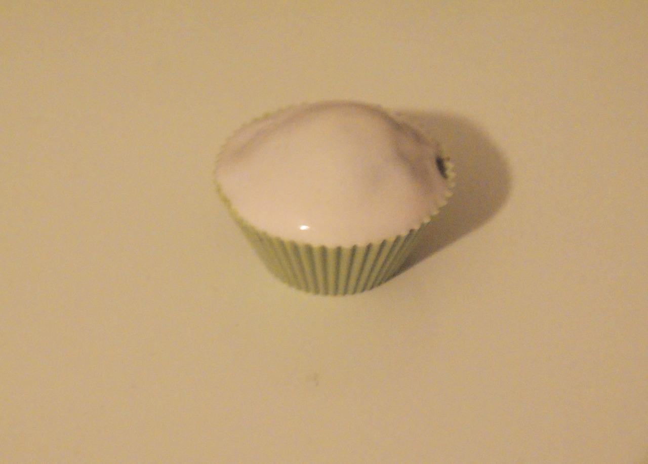 today i made chocolate fairy cakes with melted  marshmallows (vegan, bien sur, i&rsquo;m