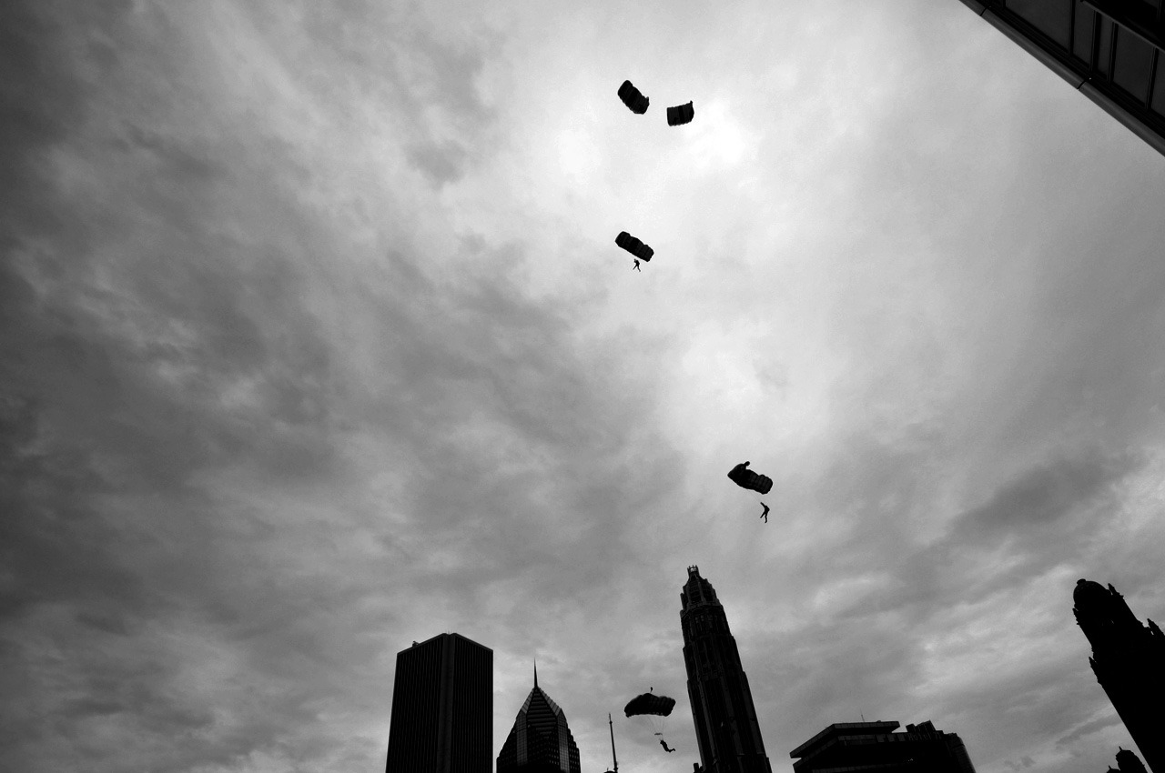 franklieu:  Paratroopers jumping off the Trump Tower into a gunfire scene 