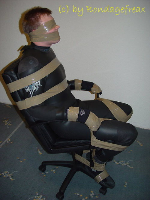 bondagesockjock:anonymusliest:I must try that chair I love love love bondagefreax altho this guys mi