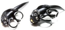 suicideblonde:  Aoi Kotsuhiroi - Floating Caress Ring - ũ,498.00 Black urushi lacquered two-finger ring with urushi lacquer covered horn,  antique Roman 24K gold beads, urushi lacquered silk threads, human  hair, and pit-fired porcelain skulls. Part