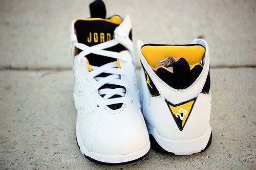 tatianachanel24:  milayerfacee:  black and yellow, black and yellow    white