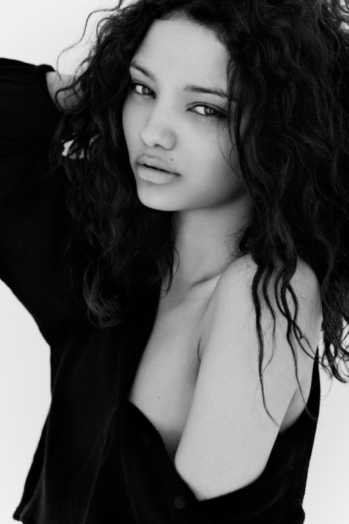 badgirlswearchanel:fuckyeahethnicmodels:Sana Soegaard Belal she looks SO much like miranda kerr, it`