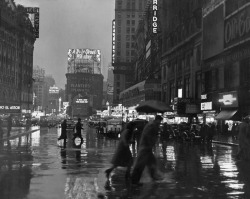 sweetsurrender68:  1940 - Times Square in