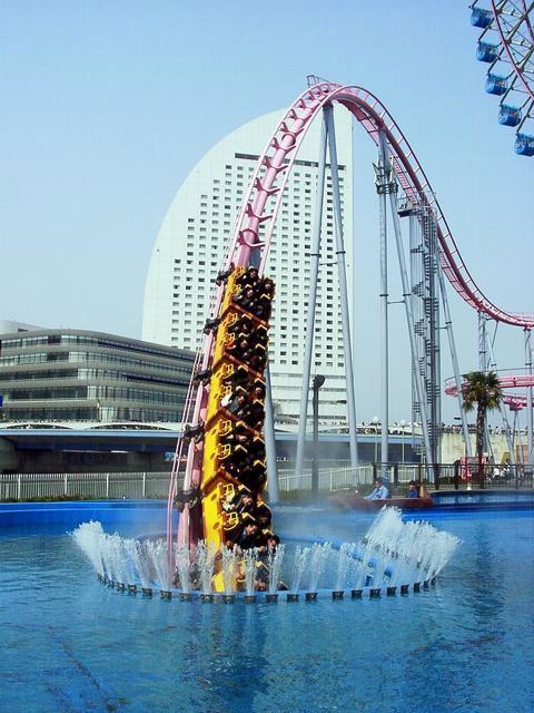 joahchun:  guns-n-roses:  vanessatruelove:  The Vanish Rollercoaster in Cosmoland,