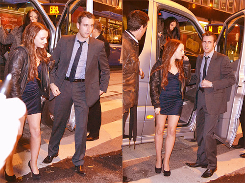 -grafitti:  did anyone else think that Evanna was rockin’ that dress?? and matthew looked handsome of course. 