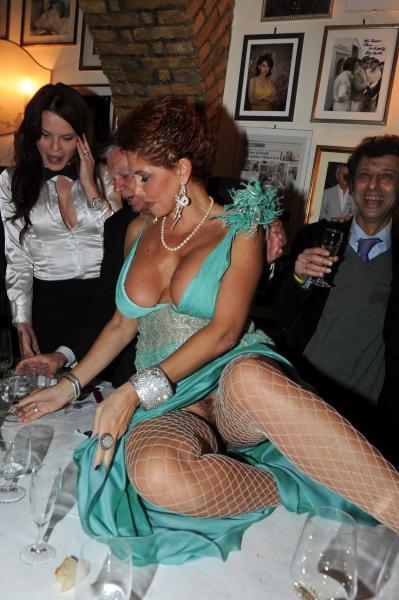 Sex Milly D'Abbraccio festeggia 42 anni pictures