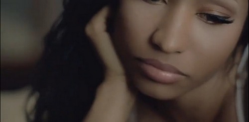 kellytubby:  She’s so pretty w/ regular makeup! Fuckkk.  but her eye lashes seems like its about to fall out..