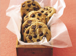 weneedairtobreathe:  i really want cookies now :/ 