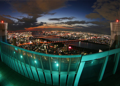 omochiwokudasai:  Osaka enclosed (by Martin Tenbones)