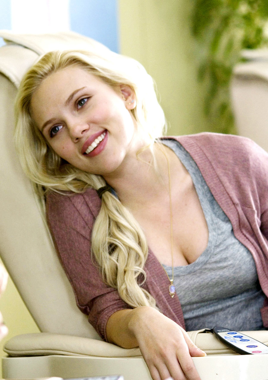 suicideblonde:  Scarlett Johansson  Maybe I should dye my hair this color&hellip;